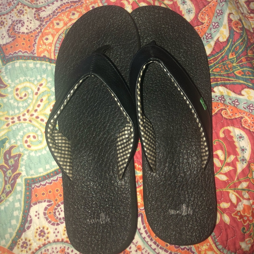 sanok flip flops